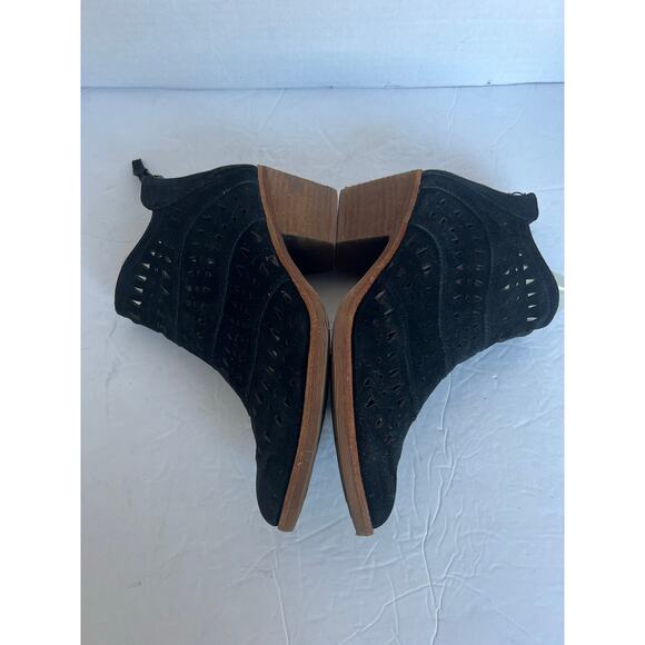 Sofft Black Suede Laser Cutout Westwood II Block Heel Back Zip Ankle Boots Sz 8M - Picture 4 of 10